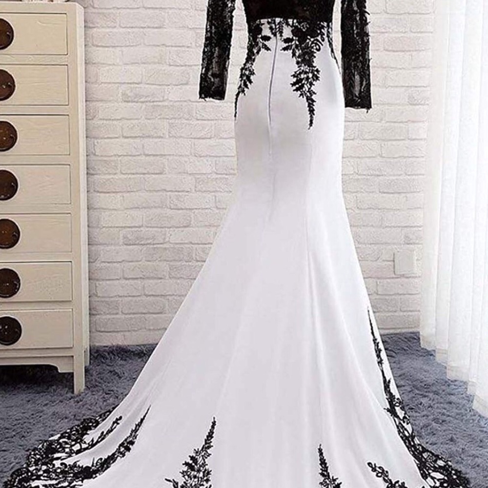 Wedding dress - Picture 2 of 3